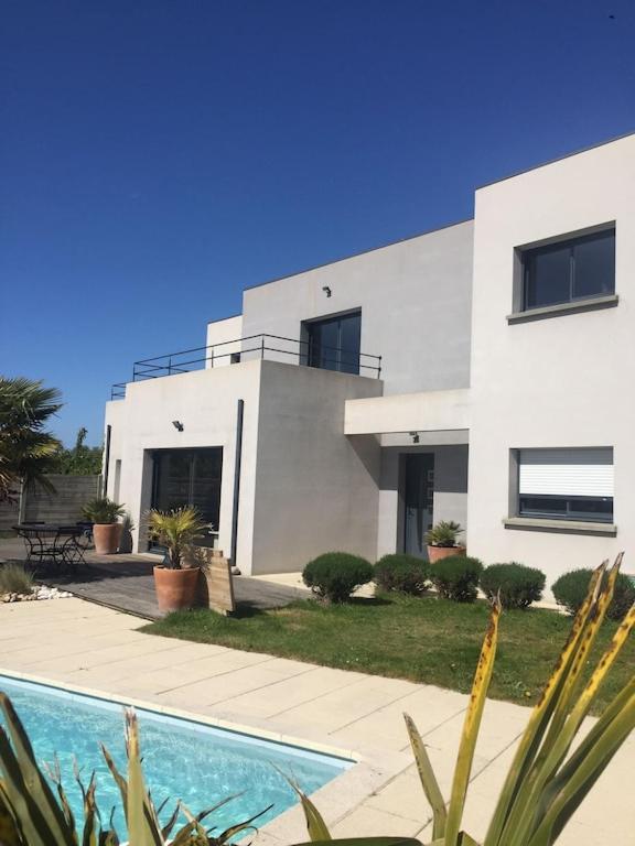 Maison Moderne Avec Piscine Chauffee Dans La Baie Du Mont St Michel 200M2 Yquelon 외부 사진